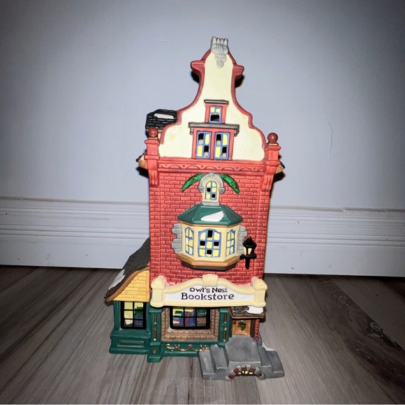 Vintage Santa's Workbench Victorian Series Owl's Nest Bookstore 1999.    NO PLUG - Picture 1 of 2